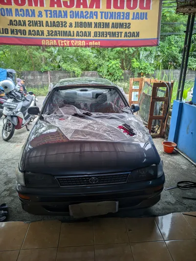 Ganti Kaca Depan Toyota Avanza - Before